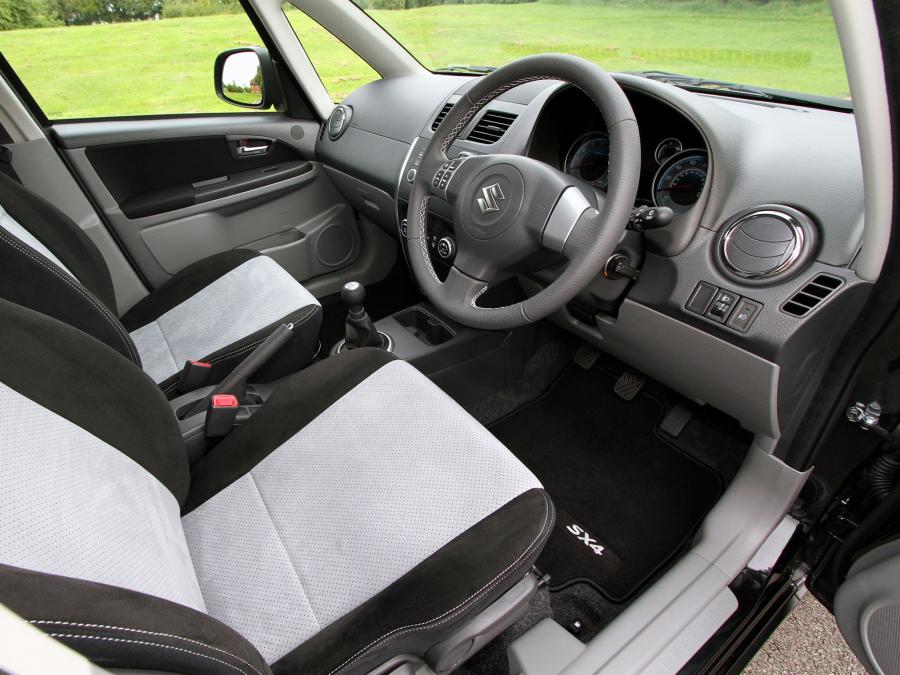  Suzuki SX4 SZ-L 2010 года  (UK) (фото 2 из 4)